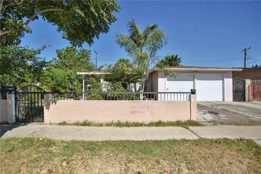 2525 10th - Photo 1