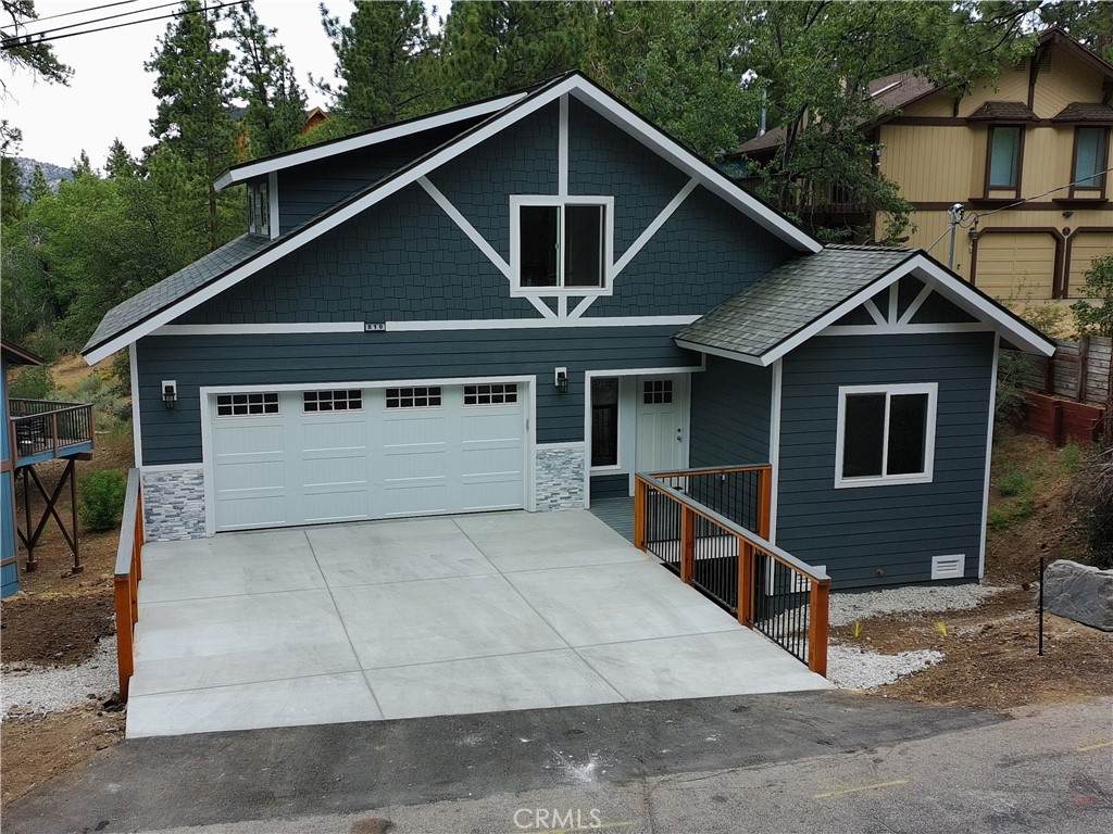 810 Villa Grove Avenue - Photo 1