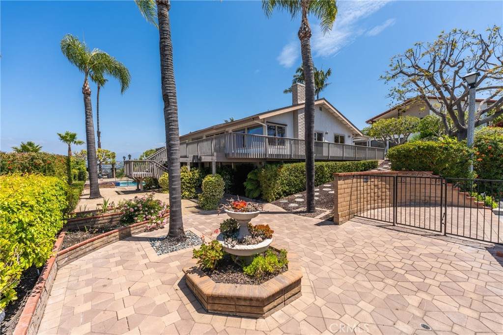 33132 Valle Road - Photo 1