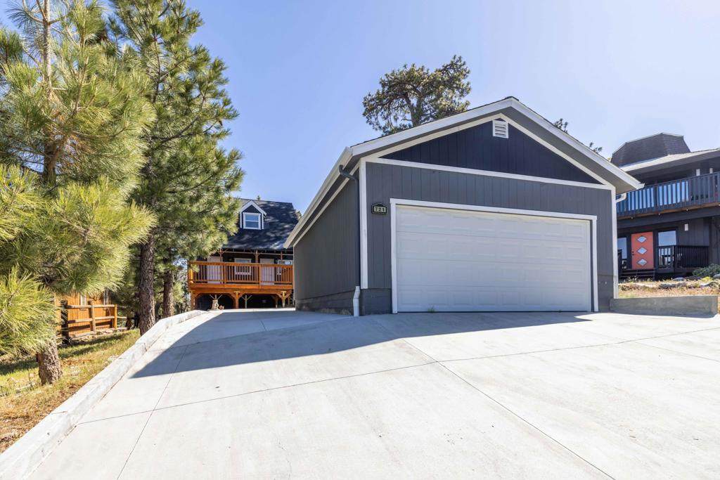 721 Villa Grove Avenue - Photo 1