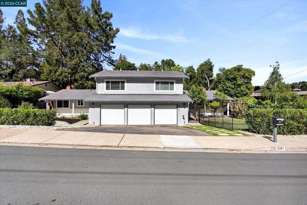 2083 Donald Dr - Photo 1