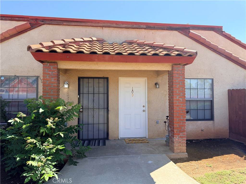 1405 Cypress - Photo 1