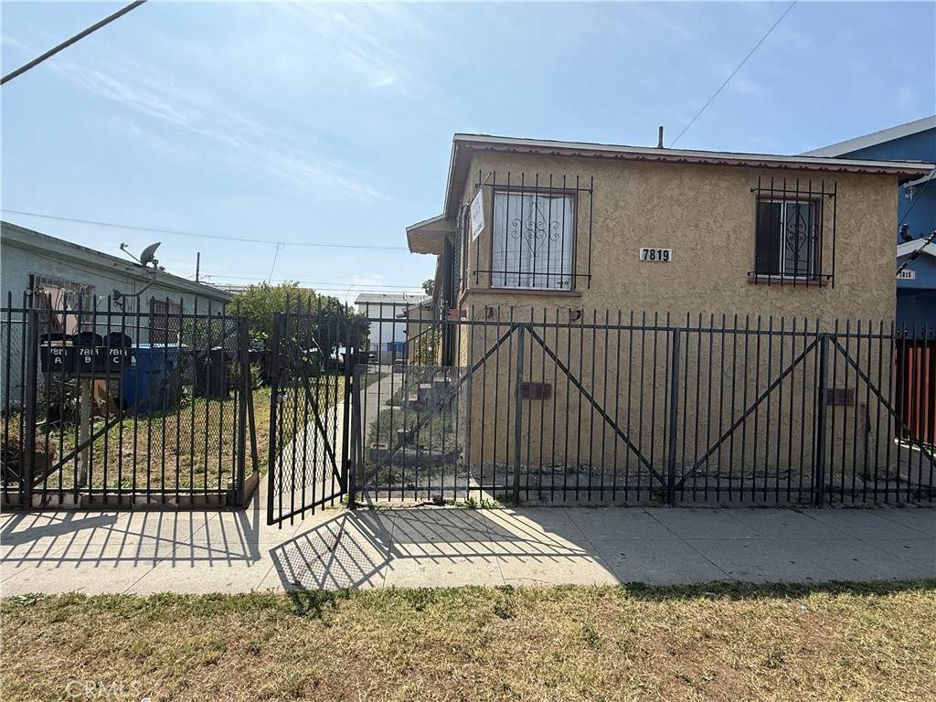 7819 Hoover - Photo 1