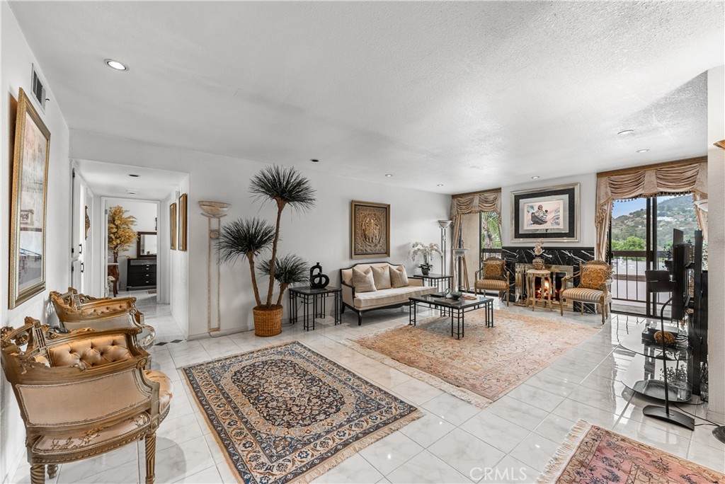 1745 Holly - Photo 1