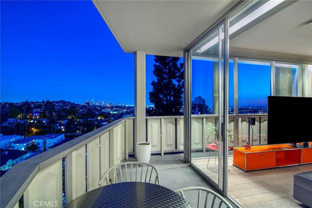 4411 Los Feliz Boulevard - Photo 1