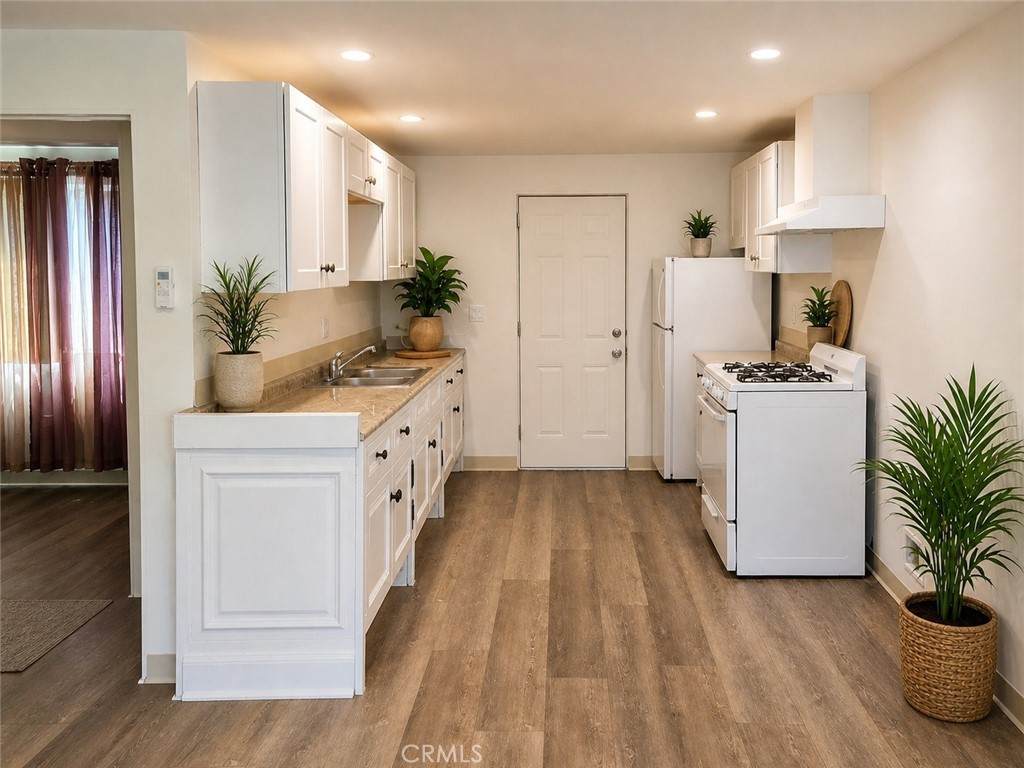 6911 Baird - Photo 1