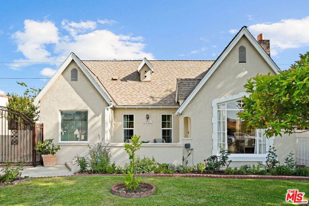 924 Glenoaks Boulevard - Photo 1