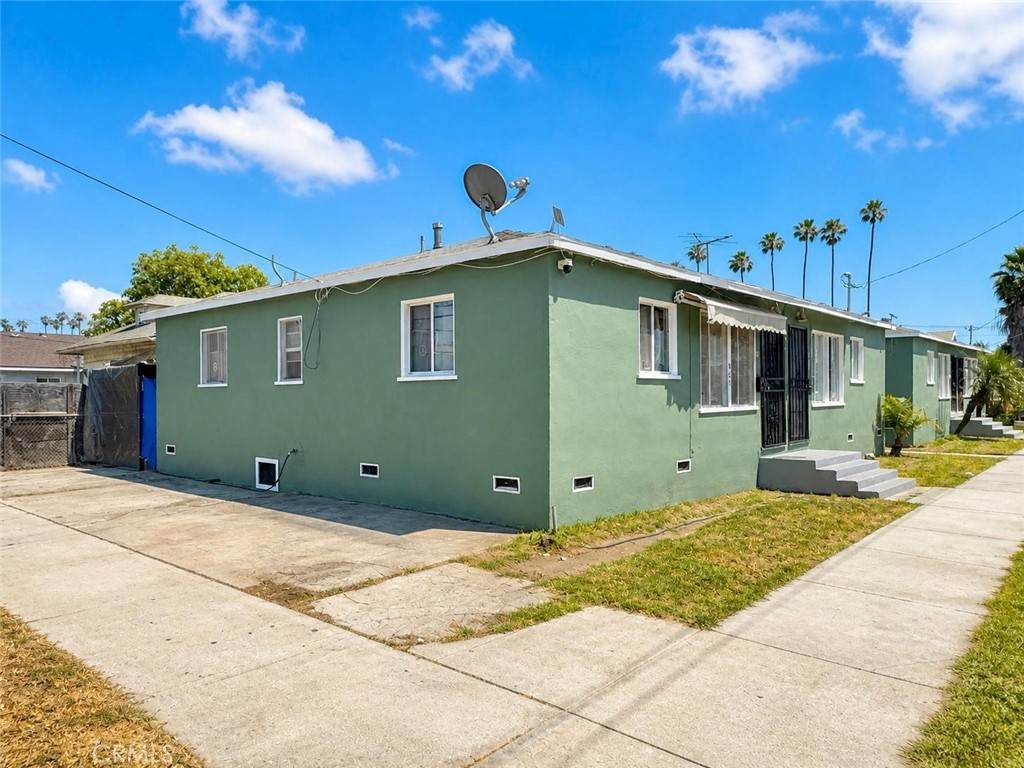 902 Island Avenue - Photo 1