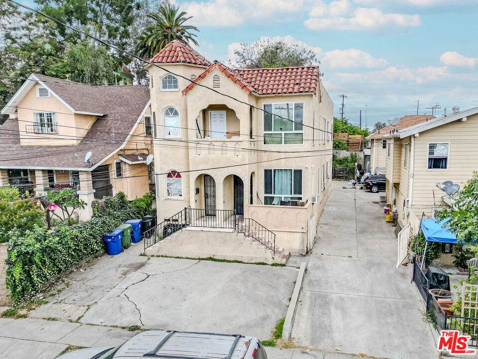 645 Cummings Street - Photo 1