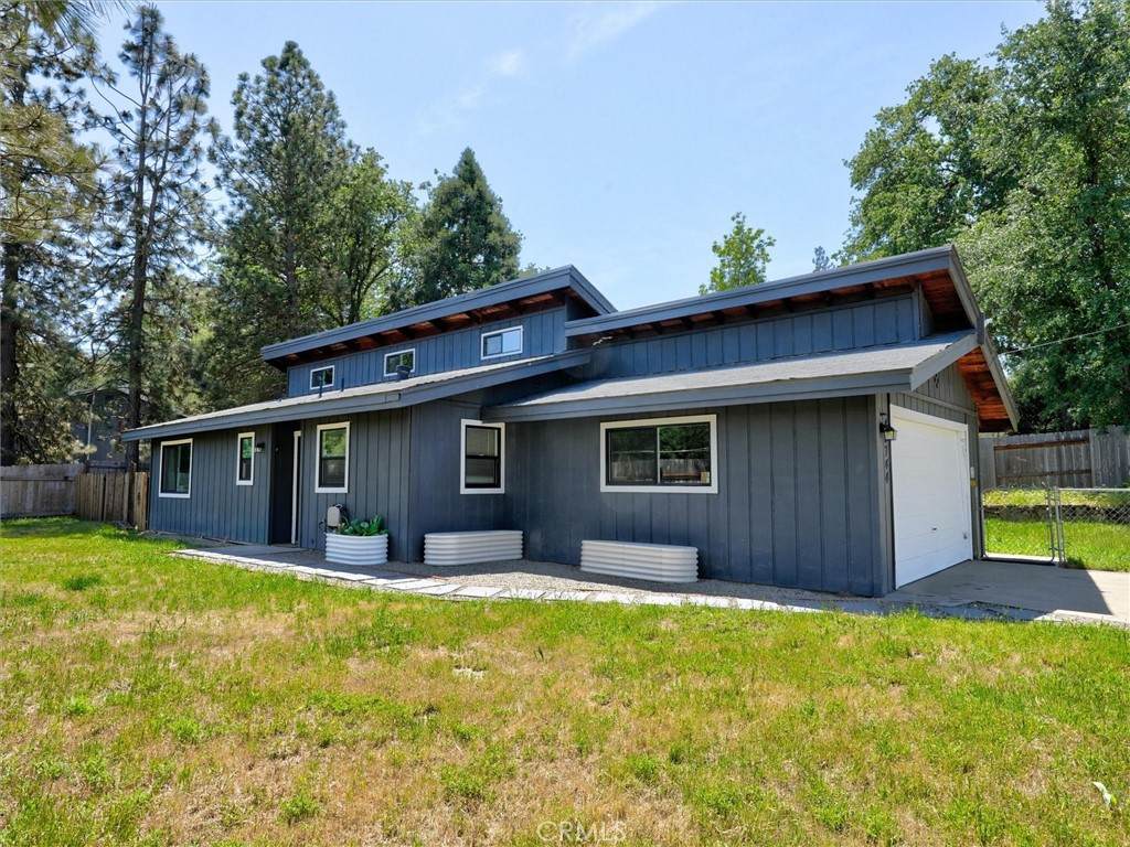 45744 Oakview - Photo 1