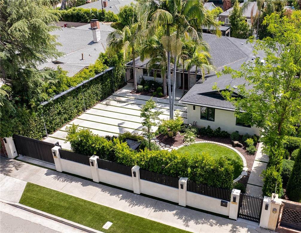 13946 Chandler - Photo 1