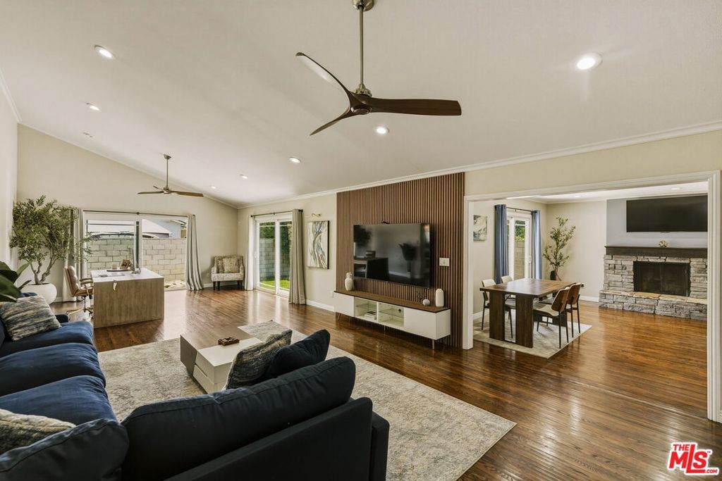 2528 Zandia Avenue - Photo 1