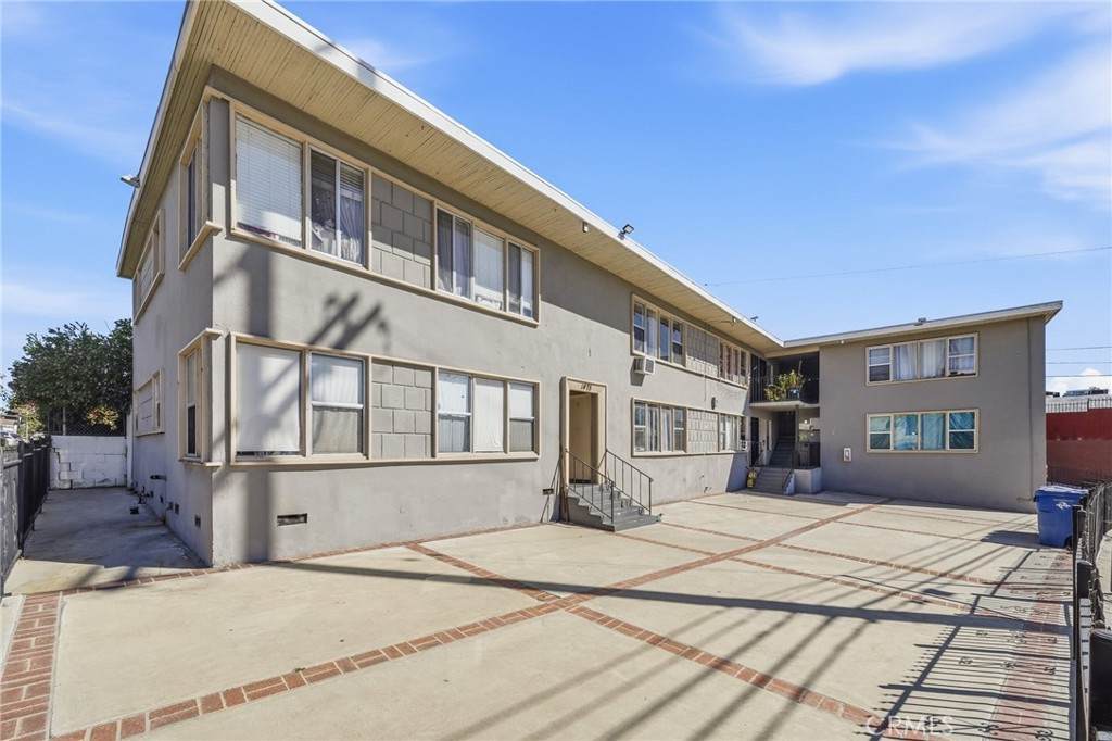 1475 Venice Blvd - Photo 1