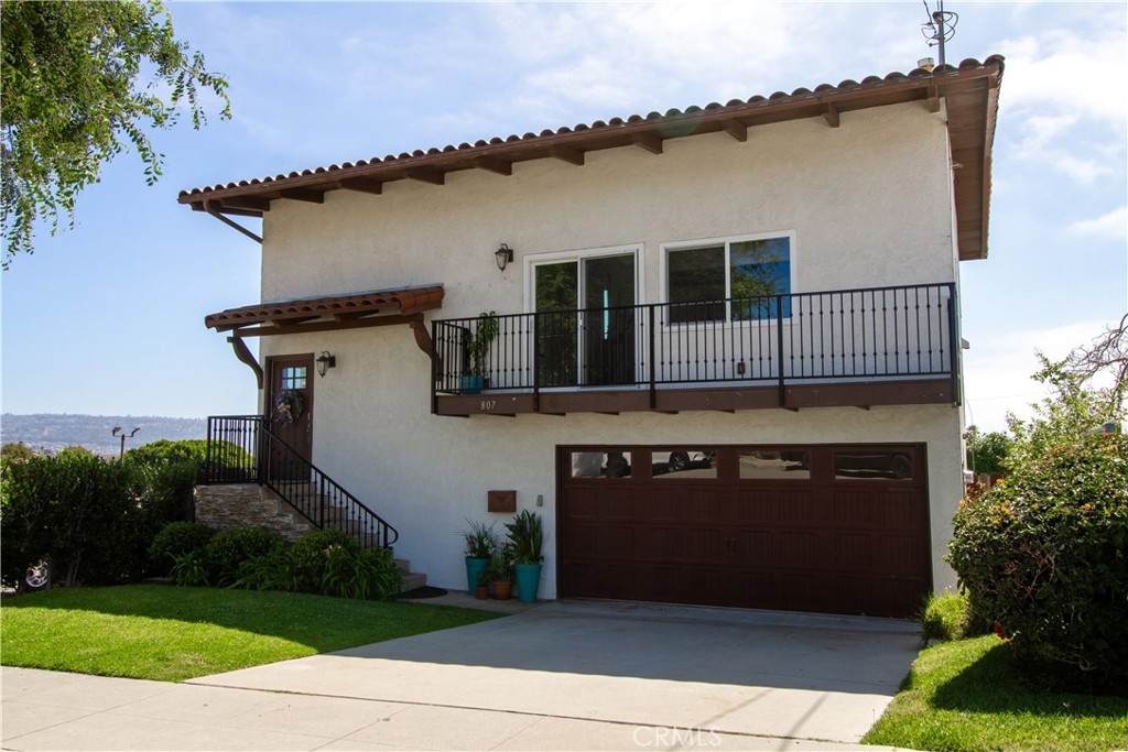 807 El Redondo Avenue - Photo 1
