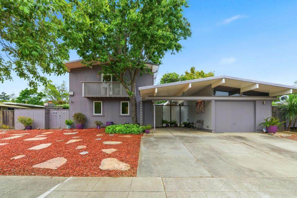 618 Sheraton Drive - Photo 1