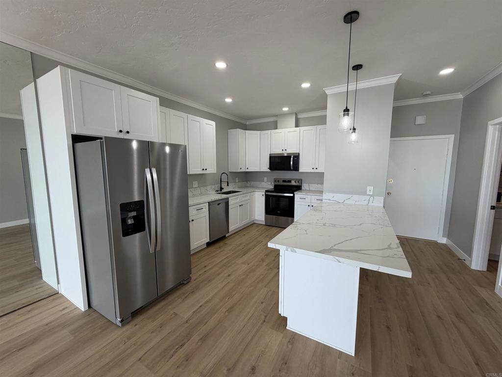 2410 Albatross Street - Photo 1