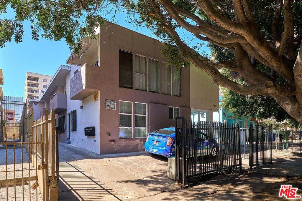 731 Irolo Street - Photo 1