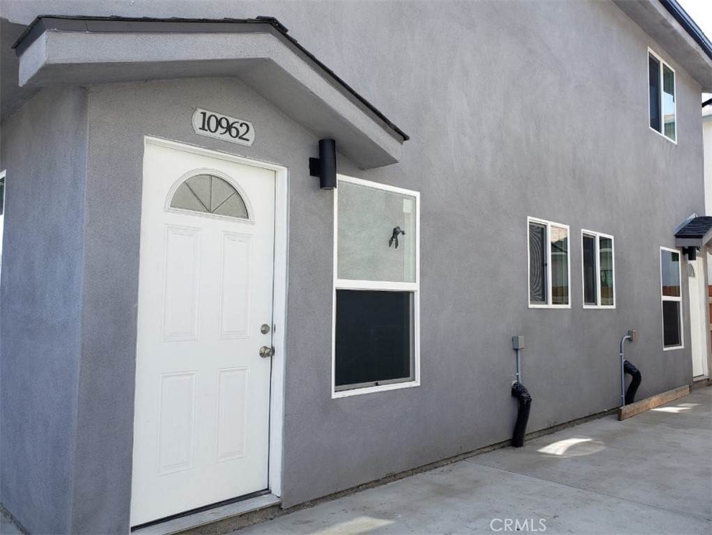 10962 Avalon - Photo 1