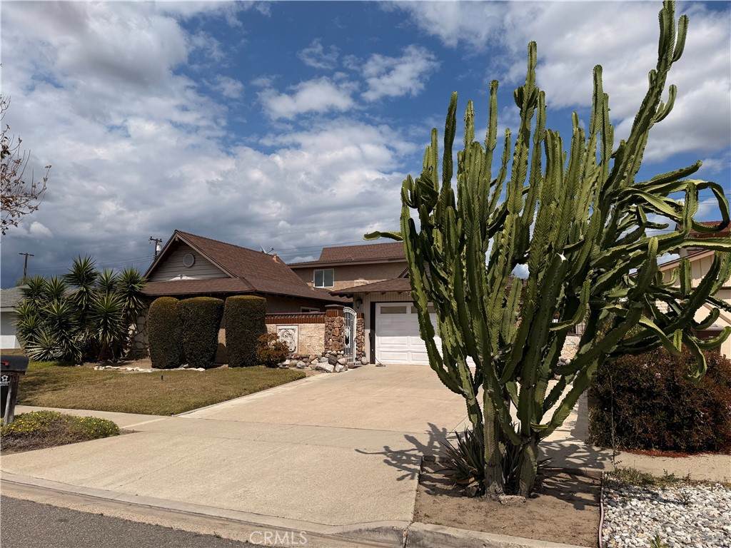 136 Tiana Lane - Photo 1