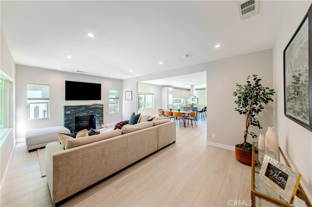 507 Formosa - Photo 1