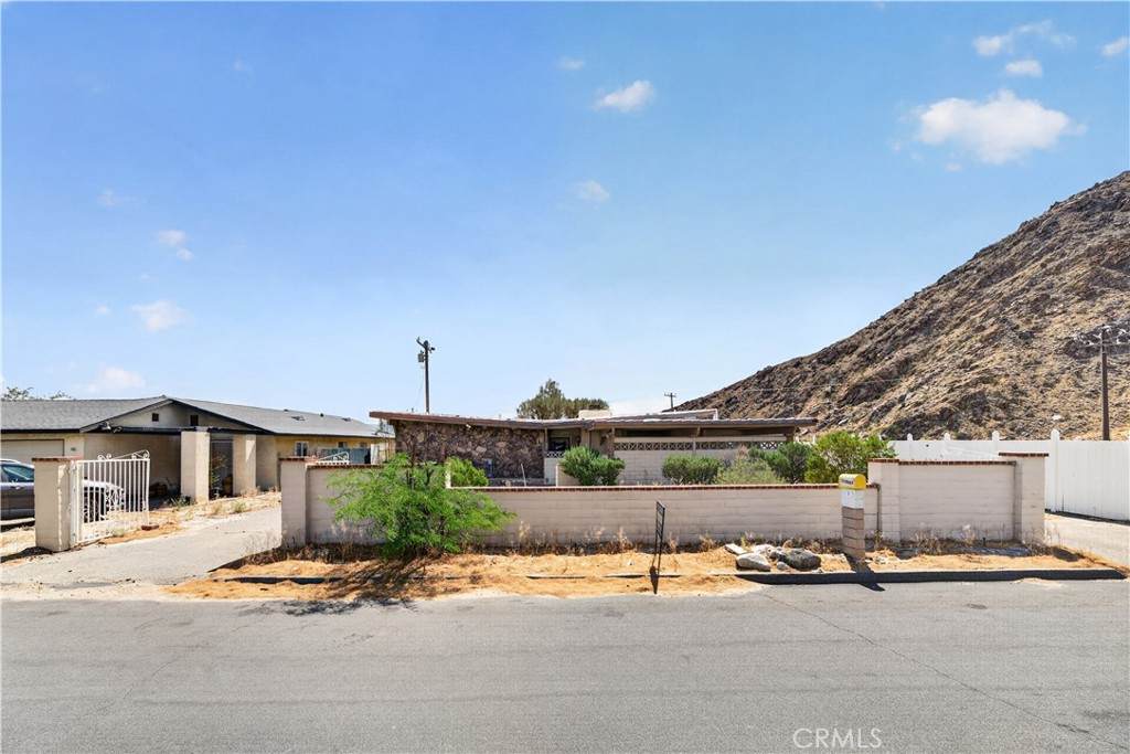 22580 Parkmead - Photo 1