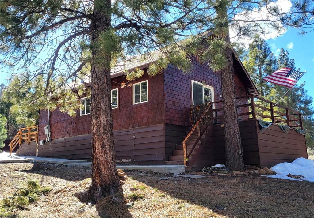 39961 Lakeview Drive - Photo 1