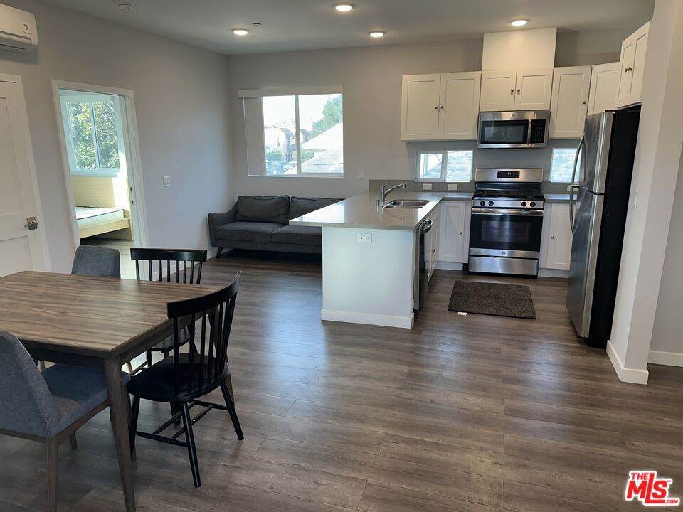 1154 1/2 S Ardmore Ave - Photo 1
