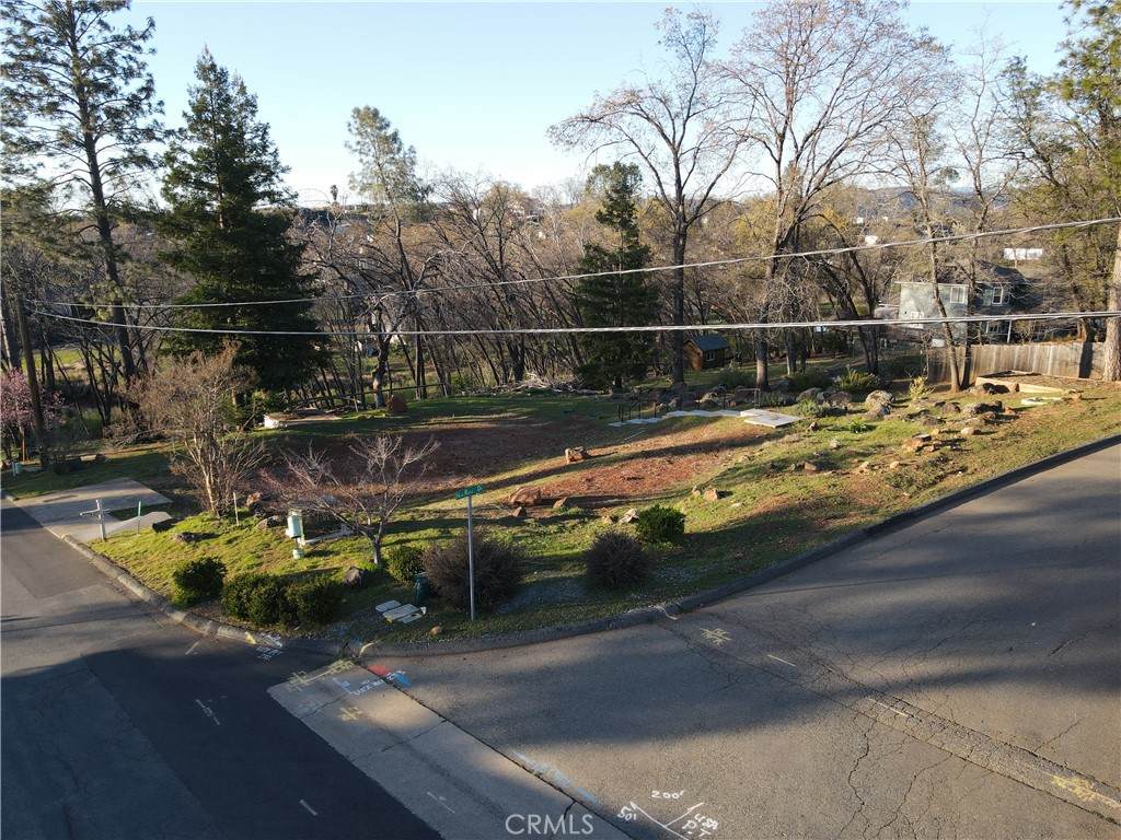 231 Pinewood Drive - Photo 1