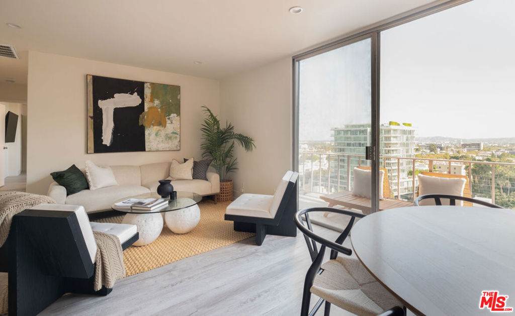 100 Doheny Drive - Photo 1