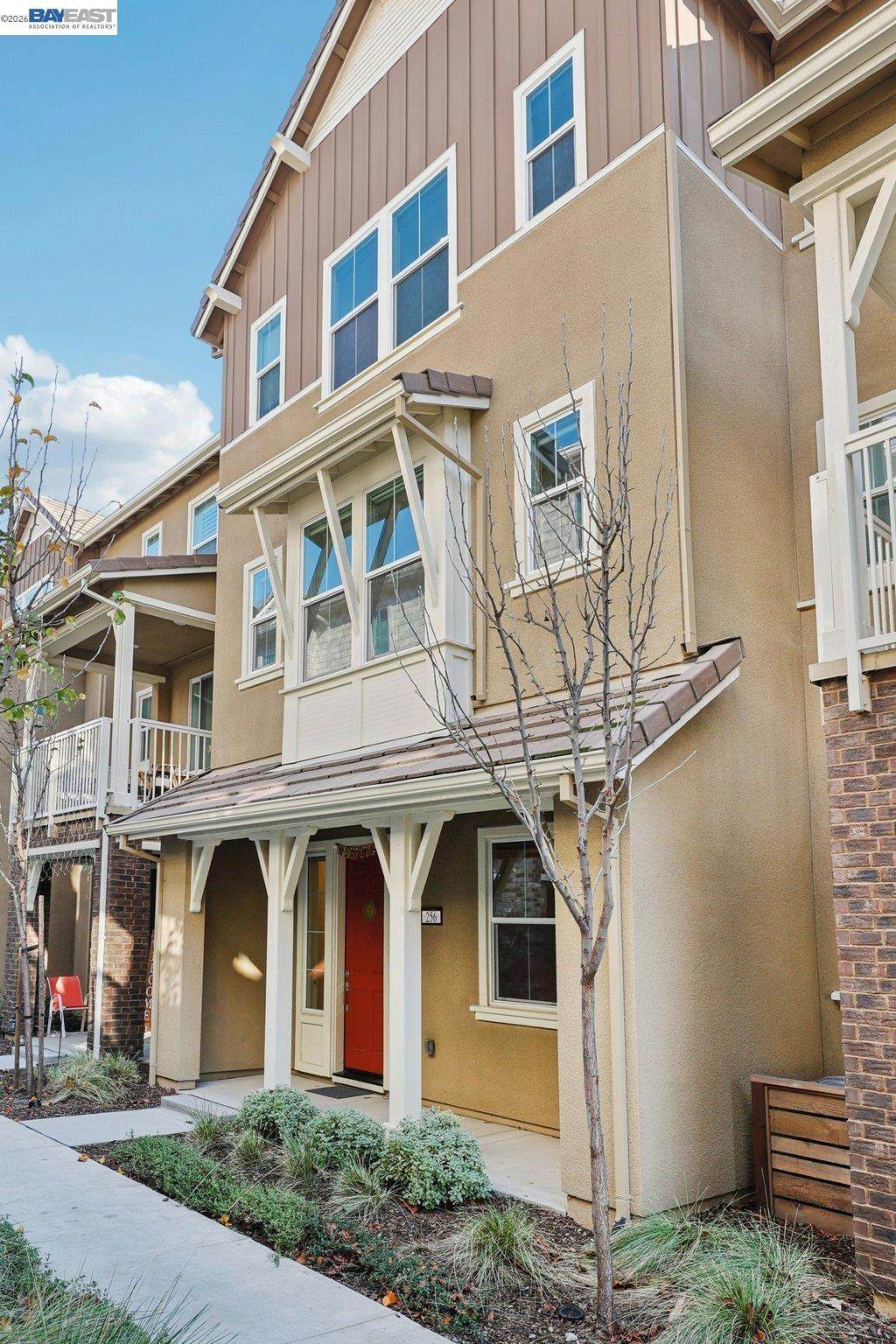 256 Plum Tree St - Photo 1