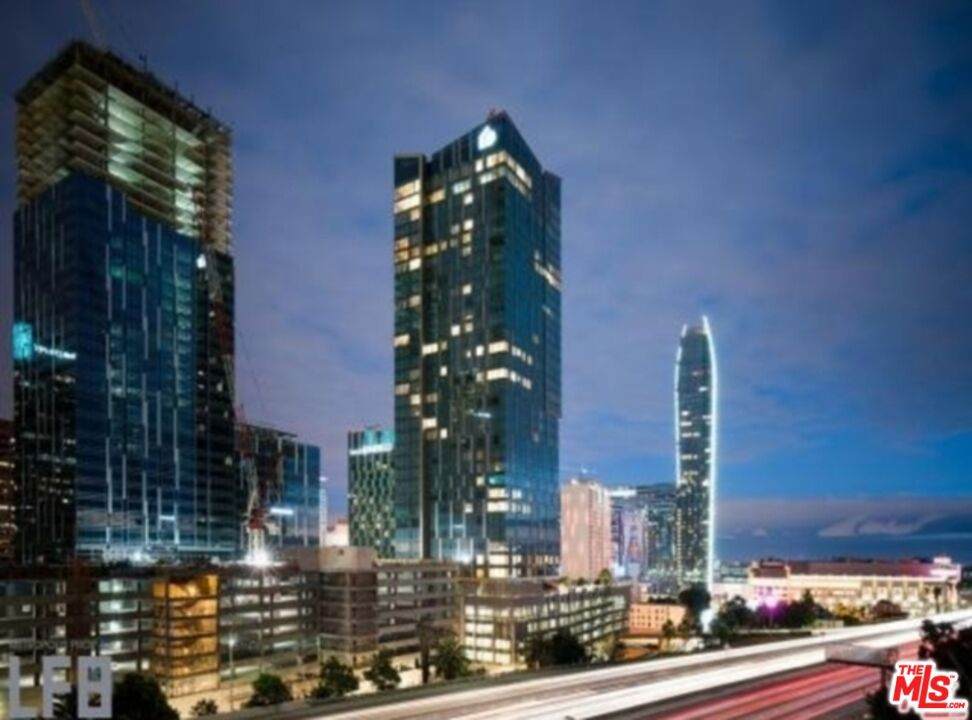 889 Francisco - Photo 1