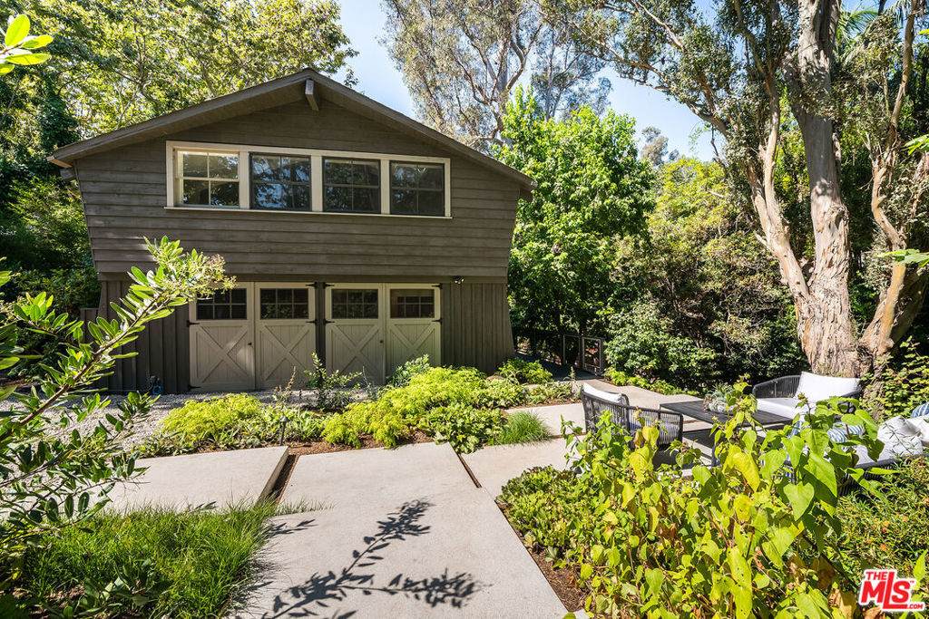 689 Brooktree Road - Photo 1