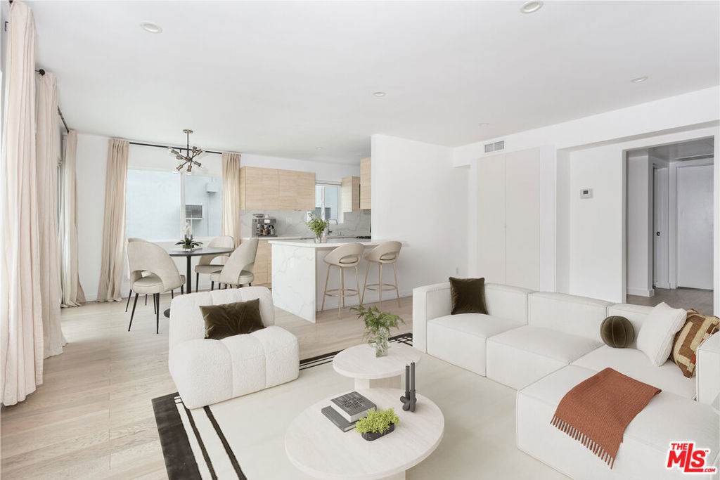 560 Kings Road - Photo 1