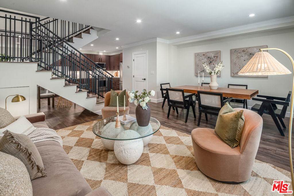 1147 Beachwood - Photo 1