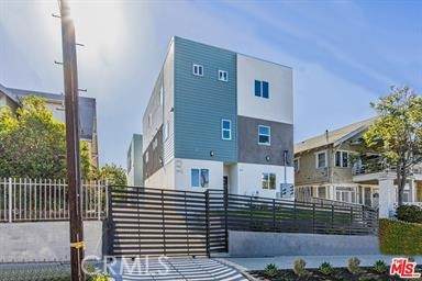 1143 1/2 Irolo St - Photo 1