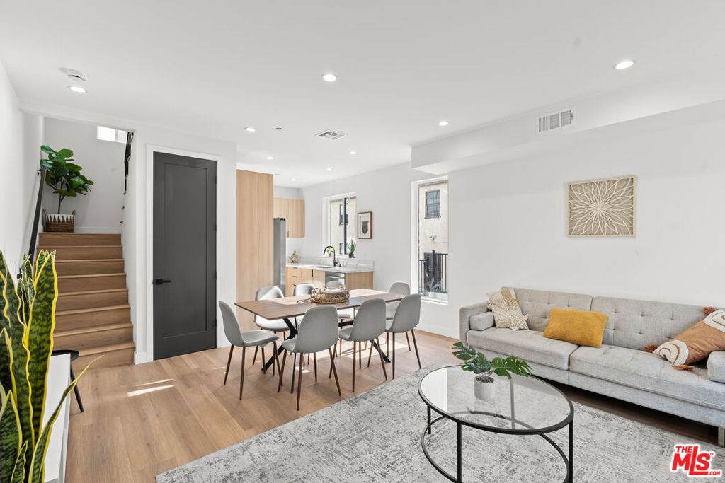 234 1/2 Carondelet Street - Photo 1