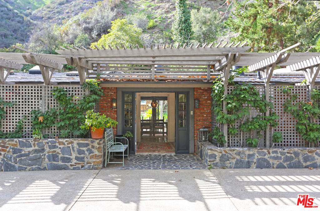 2673 Mandeville Canyon Road - Photo 1