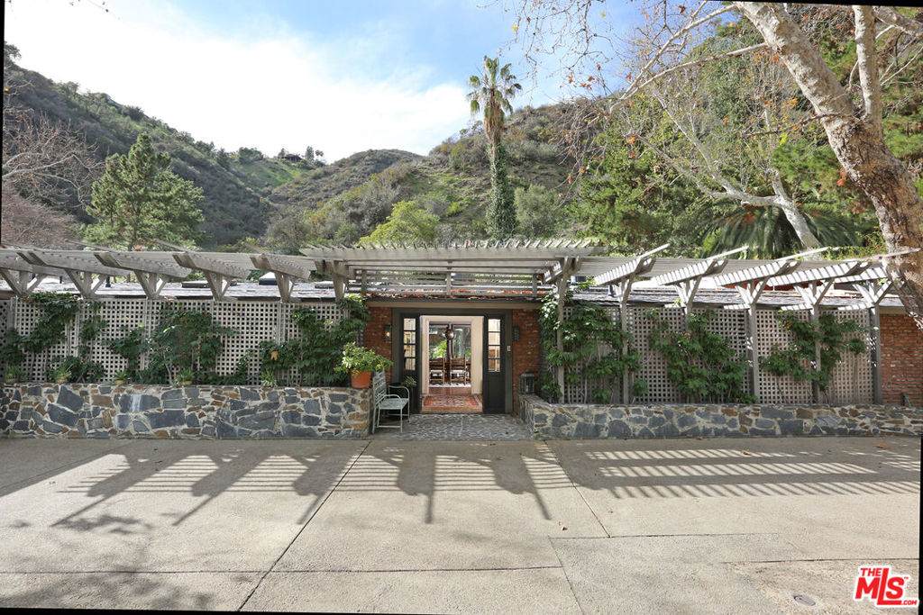 https://bt-photos.global.ssl.fastly.net/socal/orig_boomver_1_431399895-2.jpg