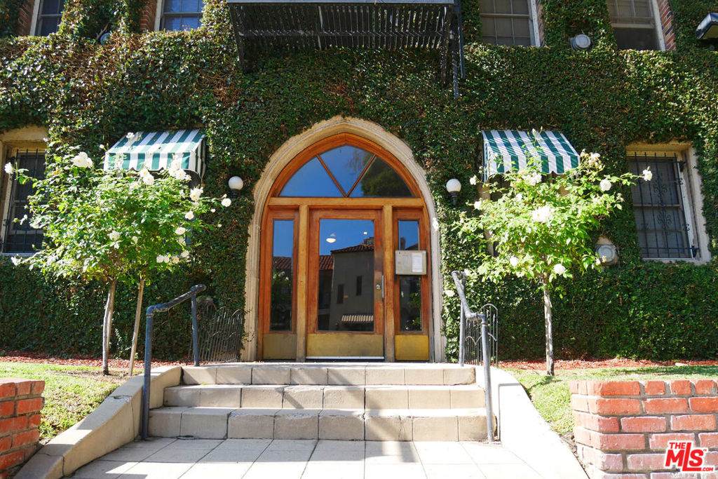 611 Cloverdale Avenue - Photo 1