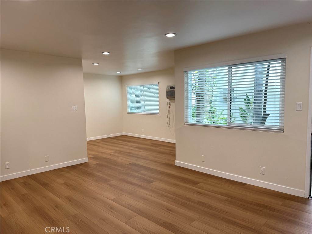 18657 Collins Street - Photo 1