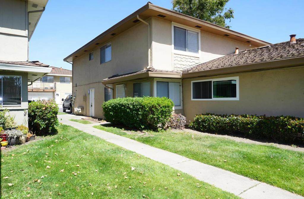 902 Gilchrist - Photo 1