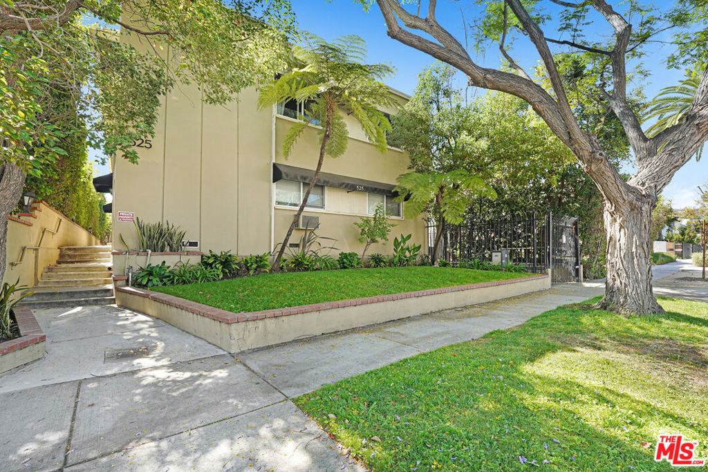 525 Sweetzer Avenue - Photo 1