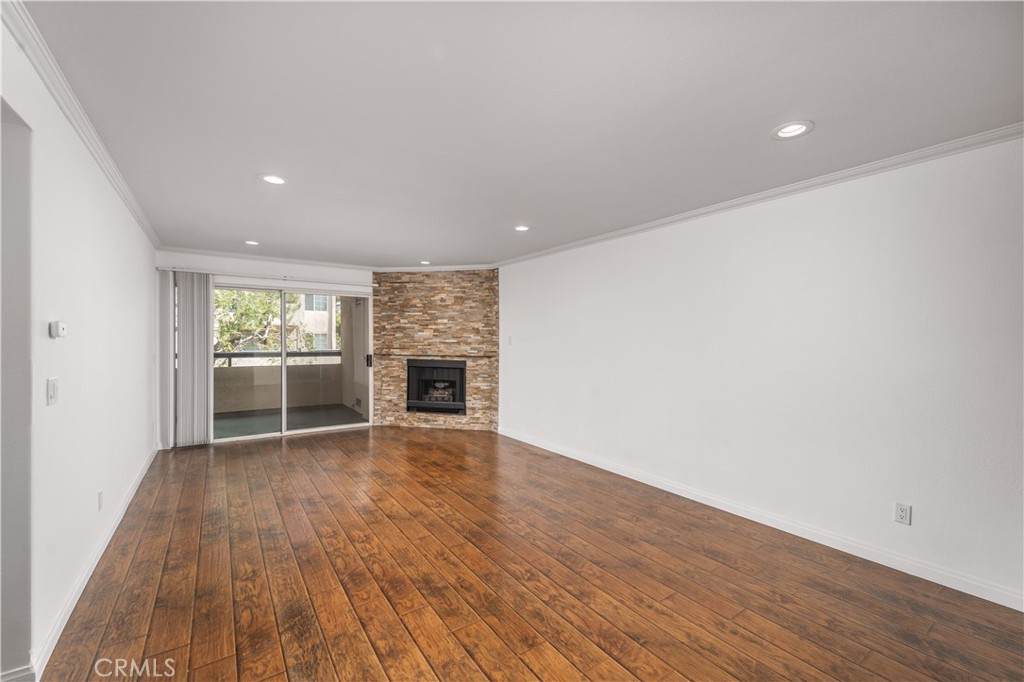 5520 Owensmouth - Photo 1