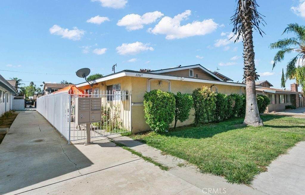 22827 Bay Avenue - Photo 1