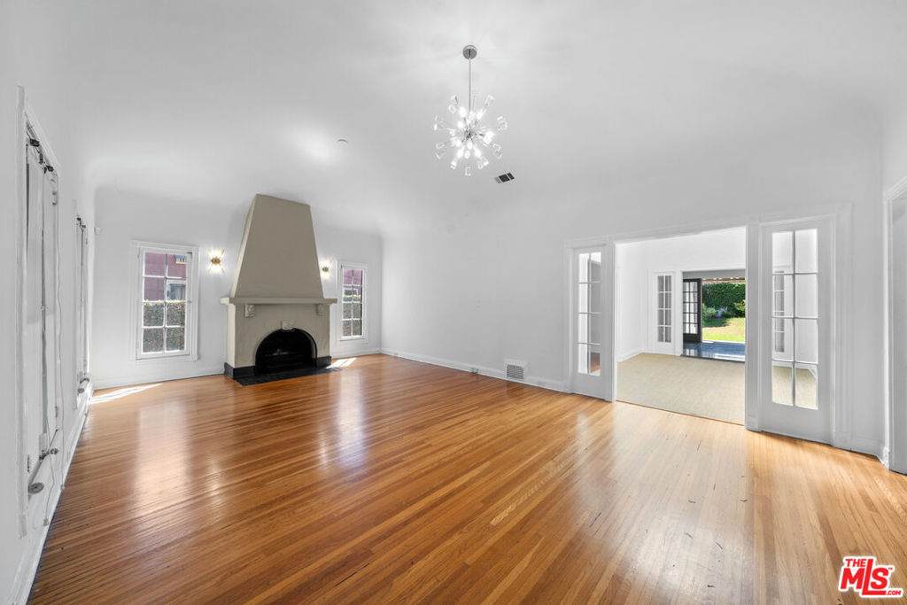 107 Lucerne Boulevard - Photo 1