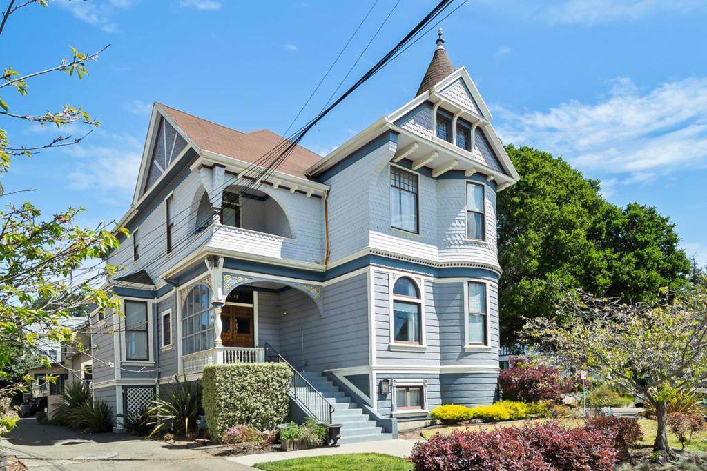 1837 Clinton Avenue - Photo 1