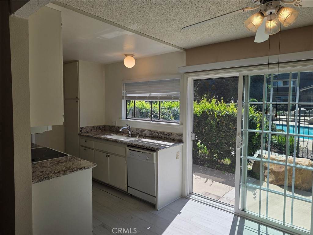 253 Streamwood - Photo 1