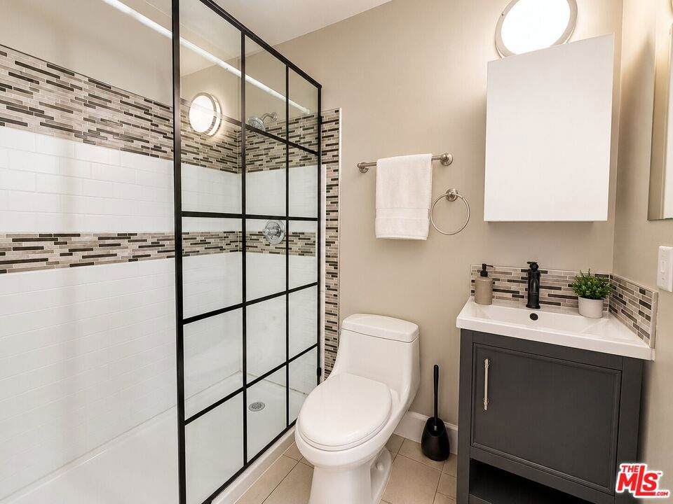 https://bt-photos.global.ssl.fastly.net/socal/orig_boomver_1_431965962-2.jpg