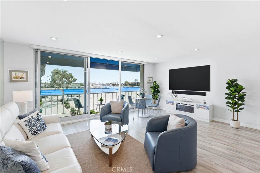 383 Bay Shore Avenue - Photo 1