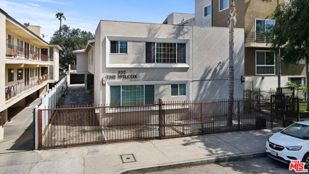 932 Wilcox Ave - Photo 1